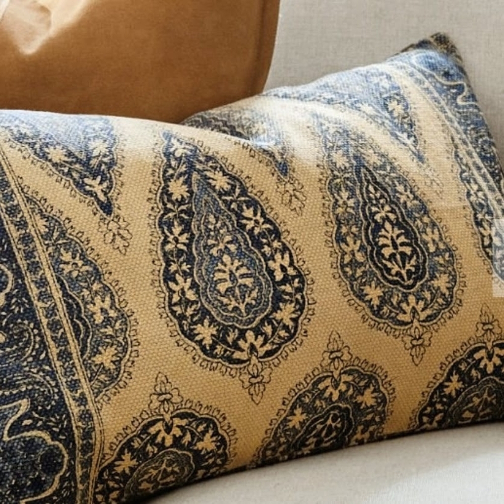 Pottery Barn Abel Reversible lumbar Pillow Cover - Picture 4 of 7